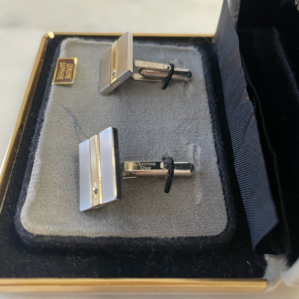 COPY - Used Christian Dior Cuff links- Silver with authentic Sapphire stones on… - Picture 3 of 7